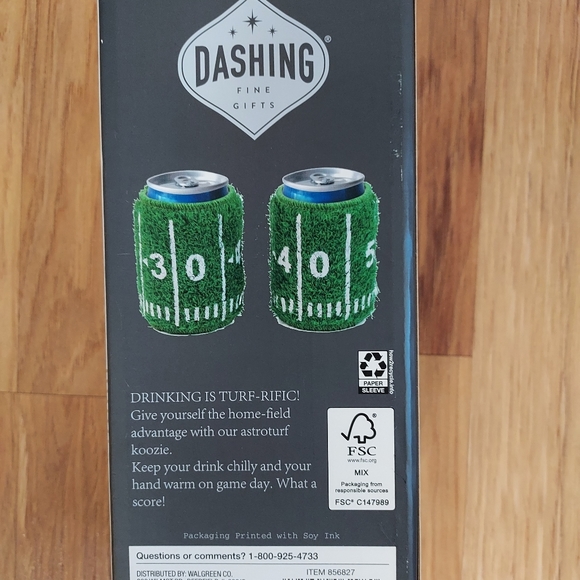 Dashing Astroturf Can Koozie Set of 2 Football Field With Yard Lines New in Box - Picture 2 of 5